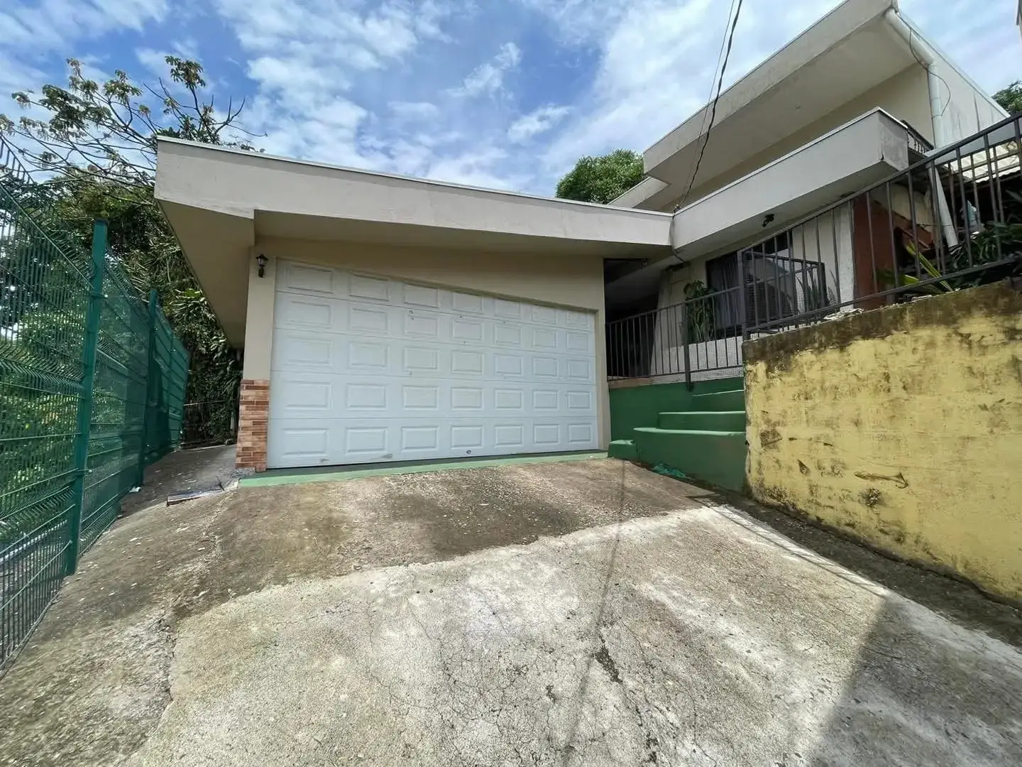 Casa de dos plantas en San Pedro de Poás — foto 1