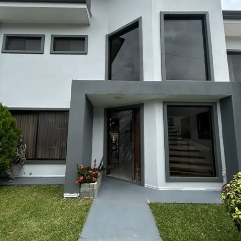 Moderna Casa en San Pedro de Poás, Alajuela — foto 2